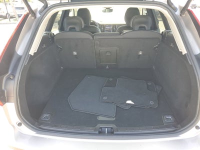 2024 Volvo XC60 Core Dark Theme