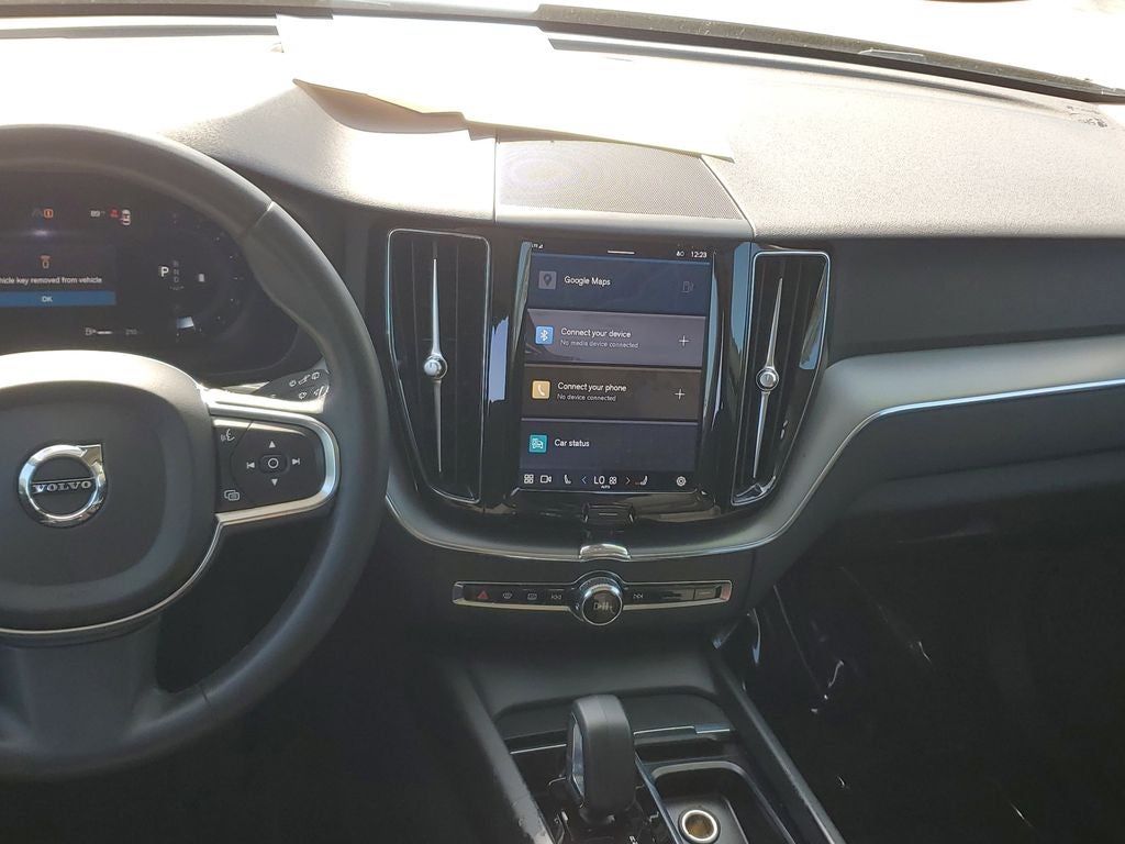 2024 Volvo XC60 Core Dark Theme