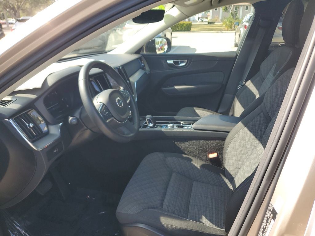 2024 Volvo XC60 Core Dark Theme