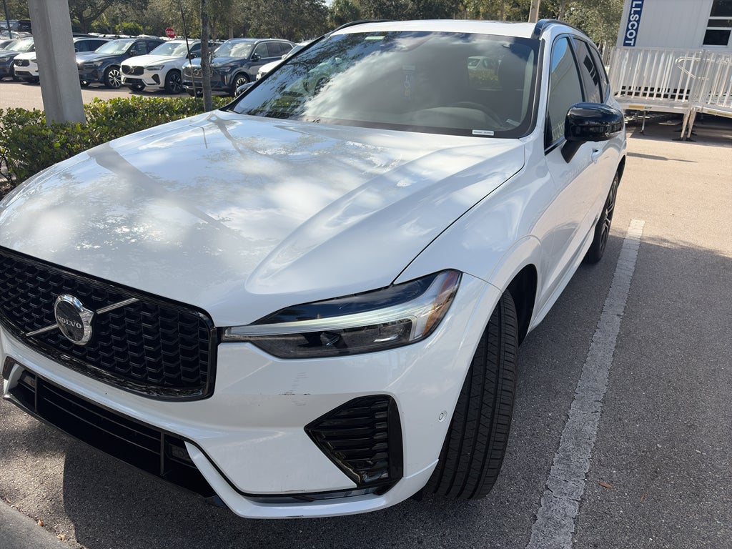 2024 Volvo XC60 Plus Dark Theme