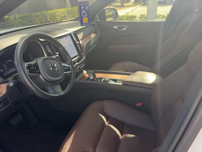 2024 Volvo XC60 Plus Dark Theme