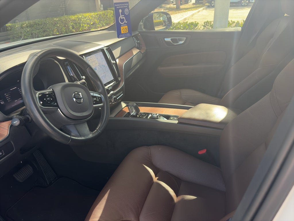 2024 Volvo XC60 Plus Dark Theme