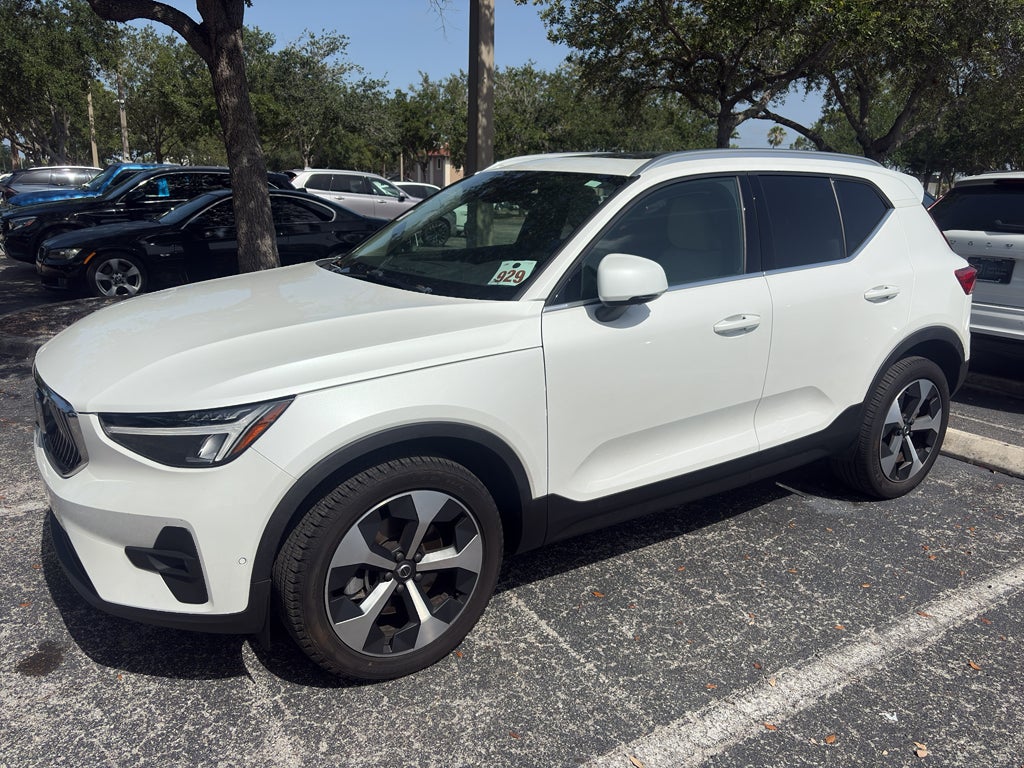 2024 Volvo XC40 Plus Bright Theme