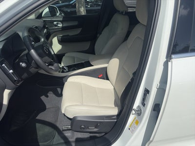 2024 Volvo XC40 Plus Bright Theme