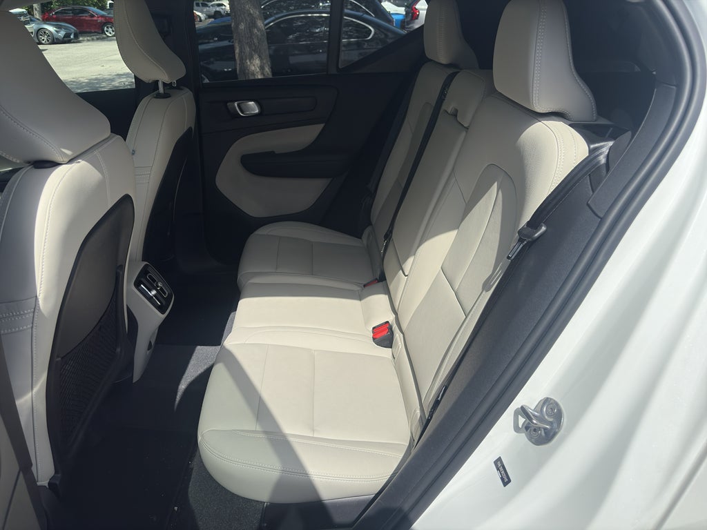 2024 Volvo XC40 Plus Bright Theme