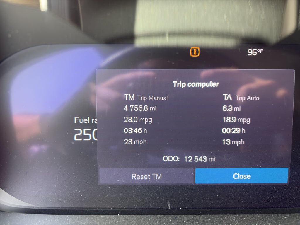 2024 Volvo XC40 Plus Bright Theme