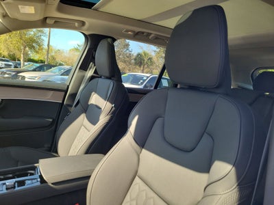 2025 Volvo XC90 Plus